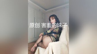 公交车站跟踪抄底不穿内裤的短裙美女 两腿夹的可真紧