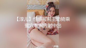 真大胆-时尚性感大美女和闺蜜到理发店做造型时故意掀开裙子露出逼逼勾引理发师,最后家中一起群交啪啪,国语!