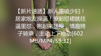 最近疯传的清纯眼镜长腿系在女厕公然修洞无视身边上厕所的人一脸懵逼清洁大妈见过世面淡定无比