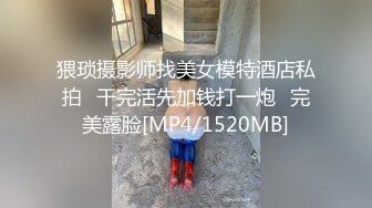 巨乳小骚货扭腰摆臀乳摇，坐在马桶上自慰，无毛干净美穴