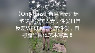 今天你不干我，就跟你没完！老熟妇好久没房事啦，脱光露着奶子追着老头子上街，街坊邻居都笑死啦 世间无奇不有！