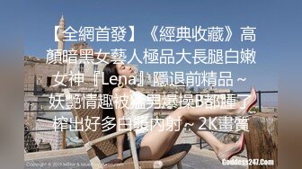 00后清纯反差少女『LT软软兔』 逛街露出差点被大叔发现，洗手间翘起翘臀让哥哥后入