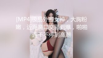 一路向西伟哥小区搭讪个戴眼镜的白领兼职站街女自称是个速记员带上楼顶出租屋吃快餐