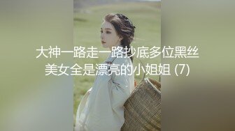 00后小女友很听话，趴下露脸口爆，动作很娴熟