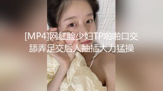 [MP4/ 320M]&nbsp;&nbsp;一龙二凤幸福老哥双女伺候，情趣装两嫩妹跪地舔屌，肛塞尾巴小皮鞭，视角后入美臀，搞得娇喘连连