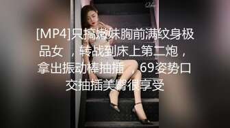 《台湾情侣泄密》平时一本正经的女同事下班后的淫乱私生活被曝光 (1)