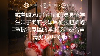 专注人前露出与路人同框美腿女神GI9ZA视图集，公园超市广场哪人多往哪去和老登一起锻炼 (6)