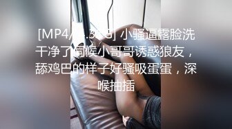 ❤️❤️大奶肥穴洋马，一对坚挺大奶，翘起肥臀求操，扒开裤子后入，大屌深插自己动，操的大奶直晃动