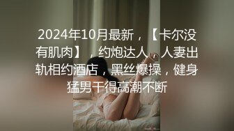 先口交，沙发后入蜜桃臀