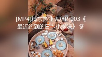 [MP4/ 530M] 午夜团队全线出击 返场极品小少妇 淫乱4P包间 歌声中浪叫阵阵