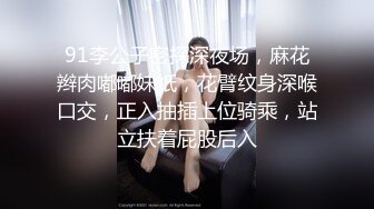 漂亮健身美眉 想不想要 人家是女教练你要尊重 妹子身材不错 扶墙撅着屁屁被后入 内射