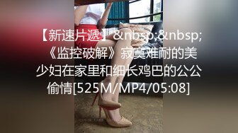 1给我姨看她老公和我妈现场直播，她竟主动含住了我的鸡巴，发个福利