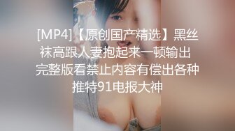 八字奶老熟女躺在床上自慰玩穴