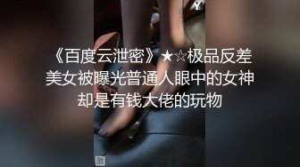 性感的钢管舞女神飘飘的激情演绎，全程漏脸揉奶玩逼，自己的抠的骚穴淫水直流让小鲜肉舔逼呻吟