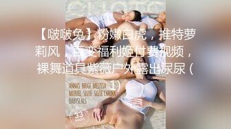 大奶美女露出 今天最刺激了在满是人的健身房自慰 又不敢叫 这个阳具好大小穴被填满了 插出好多白浆