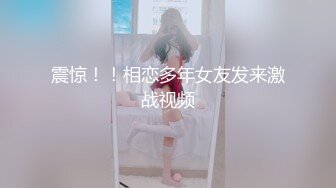 牛仔裤时尚小美女，清爽的吊带衣，偷窥她上厕所，小肥阴唇 可以~