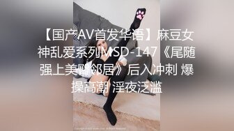 办公楼厕所TP粉色连衣裙白凉鞋短发漂亮的妹子嘘嘘