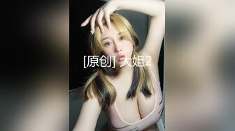 抄底JK裙美眉