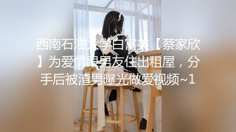 绿帽情侣找大鸡巴单男一见面就搂在一起亲嘴说自己口活超棒（简介同城