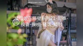 露脸跟拍抄底超短裙大屁股没穿内裤的妹子