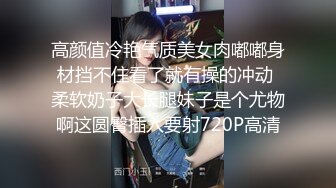 无毛白虎长相甜美红唇美乳妹子独自在家自慰诱惑，性感丁字裤大屁股，翘起肥臀掰穴近距离特写扣逼，快速扣弄高潮出水