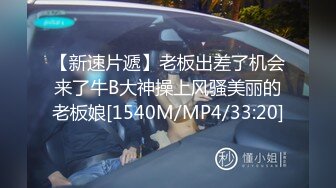 網絡攝像頭黑客破解拍攝到的晚上打烊夫妻在店鋪客廳的沙發上啪啪做愛 媳婦還不錯給刮胡子 露臉高清