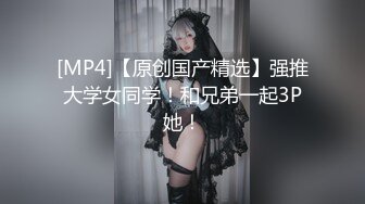 风骚的少妇颜值不错露脸大黑牛插骚逼自慰呻吟，勾引外卖小哥激情啪啪，口交大鸡巴激情上位捏着奶子玩弄爆菊