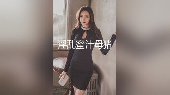 《极品CP魔手外购》坑神潜入某单位女厕隔板缝中实拍超多小姐姐方便，后位前位赤裸裸逼脸同框，连衣裙眼镜骚妹居然自慰闻B味 (31)