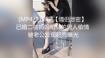 第一白虎美穴18极品萌妹，扎着麻花辫黑白丝袜，翘起双腿给你看小穴，按摩器玻璃棒双管齐下，奶子上抹酸奶浴室喷水