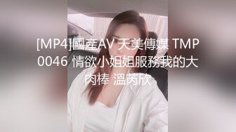 模特儿自慰插骚穴：啊啊啊好深呀，啊啊啊不行受不了啦，狂喷骚水！