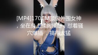 三个妹妹女女淫乱黄瓜互插尿尿，三女轮流玩弄，站在椅子上双指猛捅