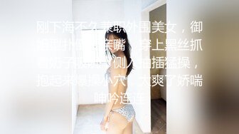 约气质柔柔美女到酒店，楚楚风情上去就舔吸逼逼呻吟湿漉漉，将妹子双腿扛在肩上啪啪抽插用力进攻迎合