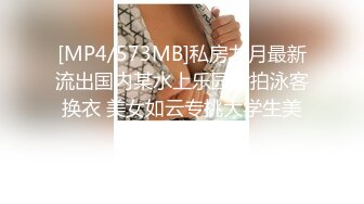 舞蹈老师让两位美女脱光衣服头顶书做平衡训练 做的不好是要受惩罚的