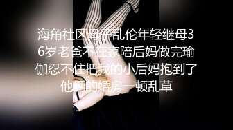 客厅的淫乱，双女群战被操的语无伦次，女上位换个姿势享受场面淫乱