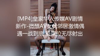 漂亮牛仔裤美女吃鸡啪啪 小身材不错 被多姿势无套输出 射了一逼毛