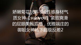 正太探花老哥约了个熟女两男一女3P，穿上开档黑丝摸奶口交，翘起屁股抽插猛操，一前一后轮换着操