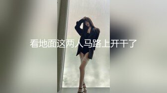 爸爸的小骚货露脸深夜出来玩车站，车内全裸玩跳弹给狼友看特写，给大哥激情口交无毛小骚逼上位抽插浪荡呻吟