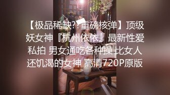 邪E二人组下药迷翻美女前台带回酒店两个轮流操她的无毛大肥B