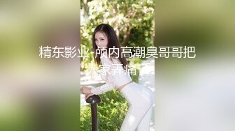 超级巨乳日系女优私拍黑色皮衣　泡温泉玩奶子