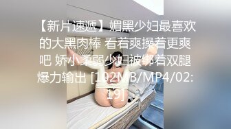 发现合租的室友是个Gay 就跟他一起勾引另一个直男室友,没想到竟然答应我们试一试