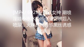 大学校园看到的漂亮学妹 一路跟踪尾随她上厕所 果不其然人美B也美