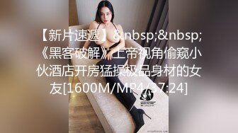 高颜值红唇妹子【颜值小骚逼】多种道具换着自慰，开裆黑丝大黑牛震动假屌抽插很是诱惑喜欢不要错过!