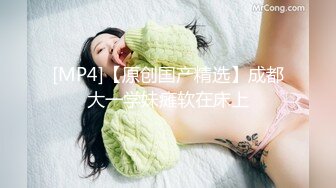 淫骚的湖南小妹陈*茹跟男朋友在家玩护士装制服诱惑 吃完棒棒糖吃鸡巴被干的很是爽