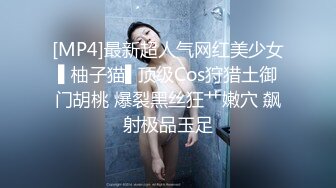 极品翘臀长腿网络女神【优优】土豪举牌超清定制，真人约炮口交被肏 乳夹道具幻想被大哥猛肏，满嘴淫语呻吟销魂高潮喷水