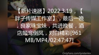 另一只巨乳骚母狗，嘴上说着不要下面却流了很多水