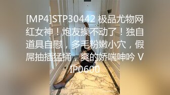 爱吃骚弟弟的爆乳姐姐，全程露脸大秀直播发骚，跟狼友互动撩骚各种展示，舔弄小哥大鸡巴