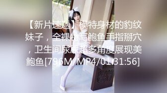 近景真实偸拍离异少妇与小青年激情造爱，少妇很满足赖赖唧唧嗲叫，小伙饥渴的像强J一样内裤不脱就进去了，少妇说干的我好爽啊