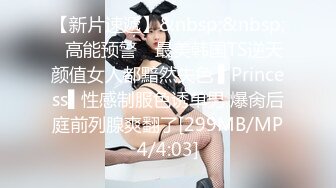 邪恶的房东暗藏摄像头偷窥美女租客洗澡嘘嘘