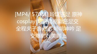 商场女厕全景后拍多位小姐姐尿尿各种美鲍一一展示 (2)