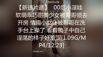 18岁嫩妹萝莉超级嫩，奶子不大貌似还没发育好，单手指扣粉逼，撸点高